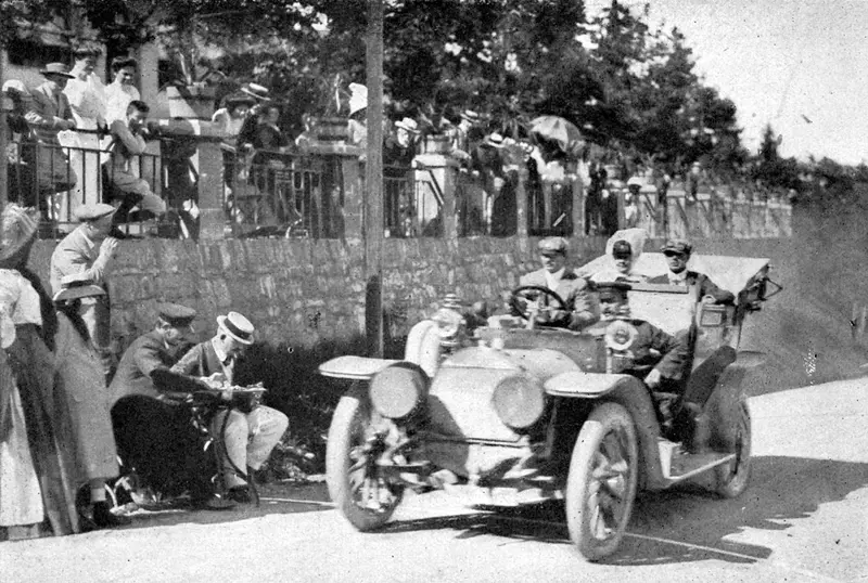 gurnigel1910_Mende_Hotchkiss_Ziel